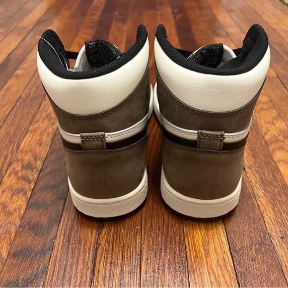 Jordan 1 Dark Mocha (W) - Picture 2 of 4